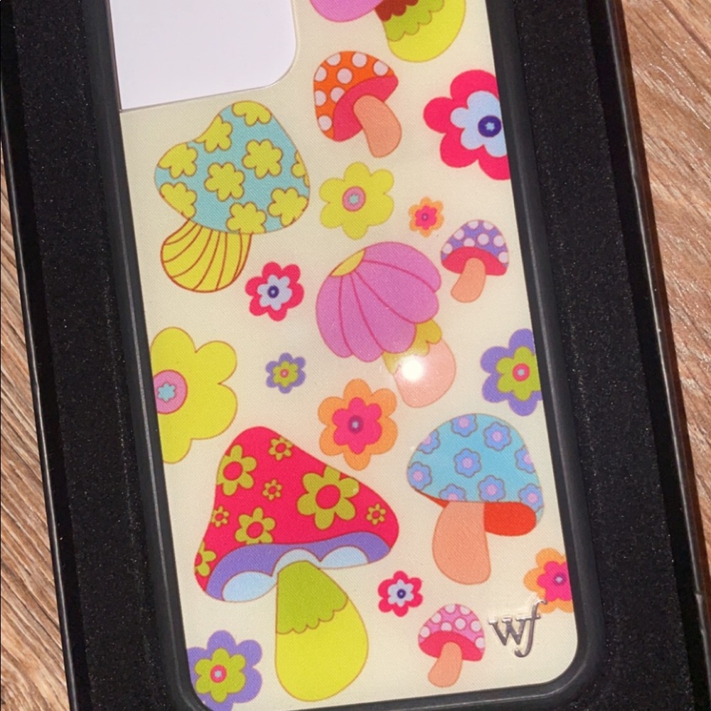 NIB Wildflower Groovy Shroom iPhone 12 Pro Max Case - Picture 4 of 7